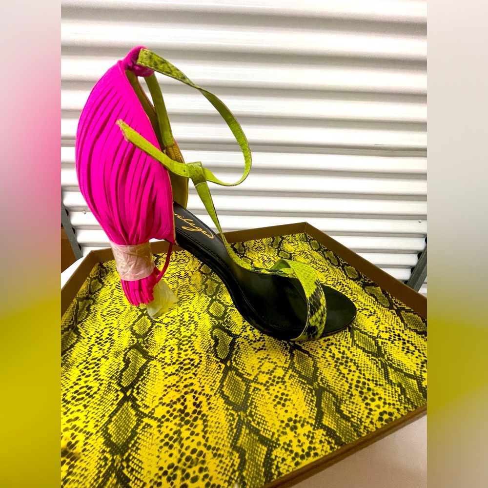 AKIRA Shoes , Fun Sandal, Size 10 , Hot Pink and Green Fringed sandal